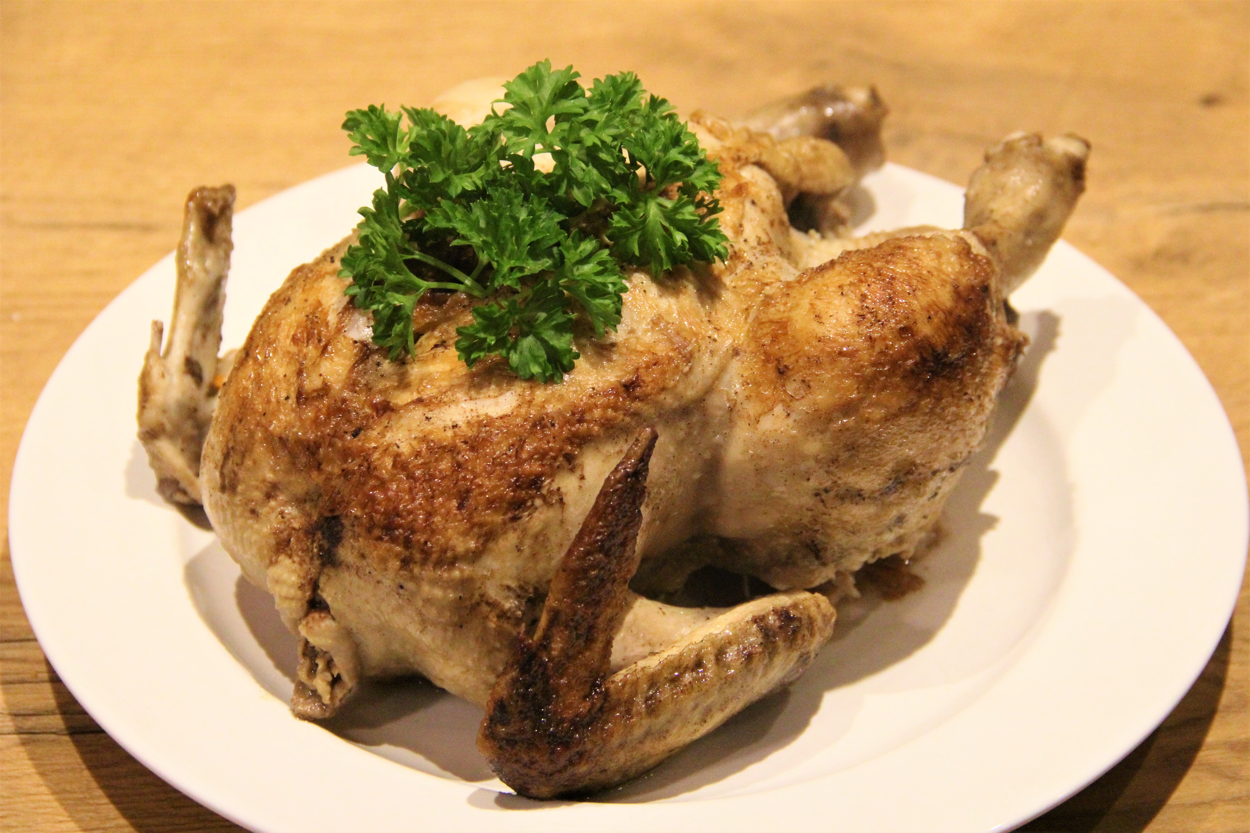 Grydestegt kylling - kylling med og agurkesalat - Bord