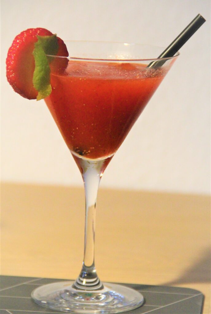 strawberry daiquiri i martiniglas